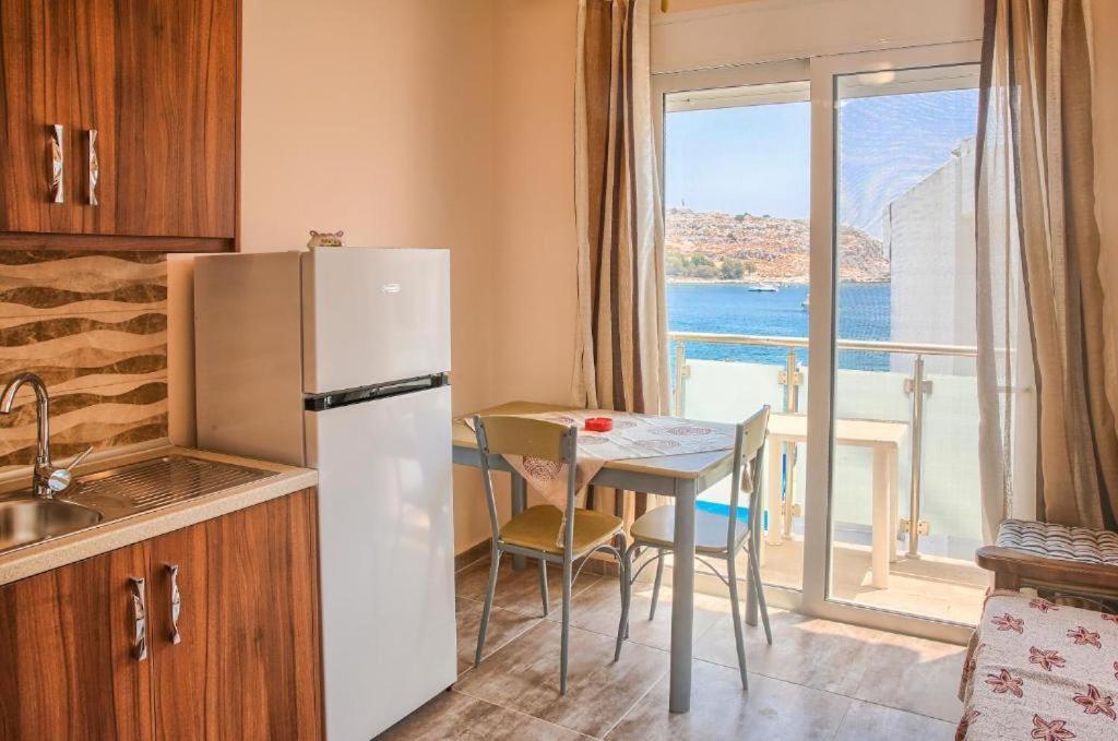 Despinas Seafront Apartments,Haraki Exterior foto